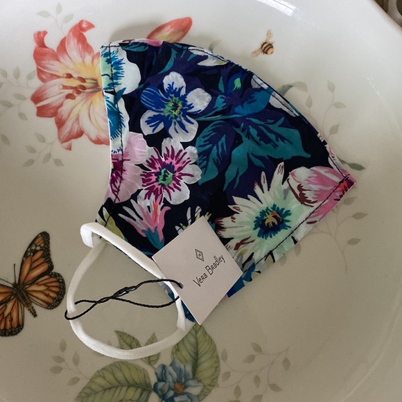 🌻SALE🌻Fitted Mask😷 - Picture 2 of 8